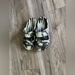 Women’s tye dye crocs size 7